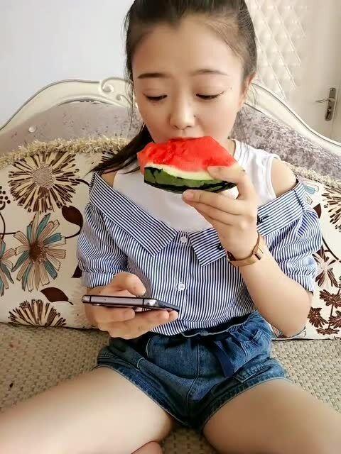 吃瓜的阿姨视频